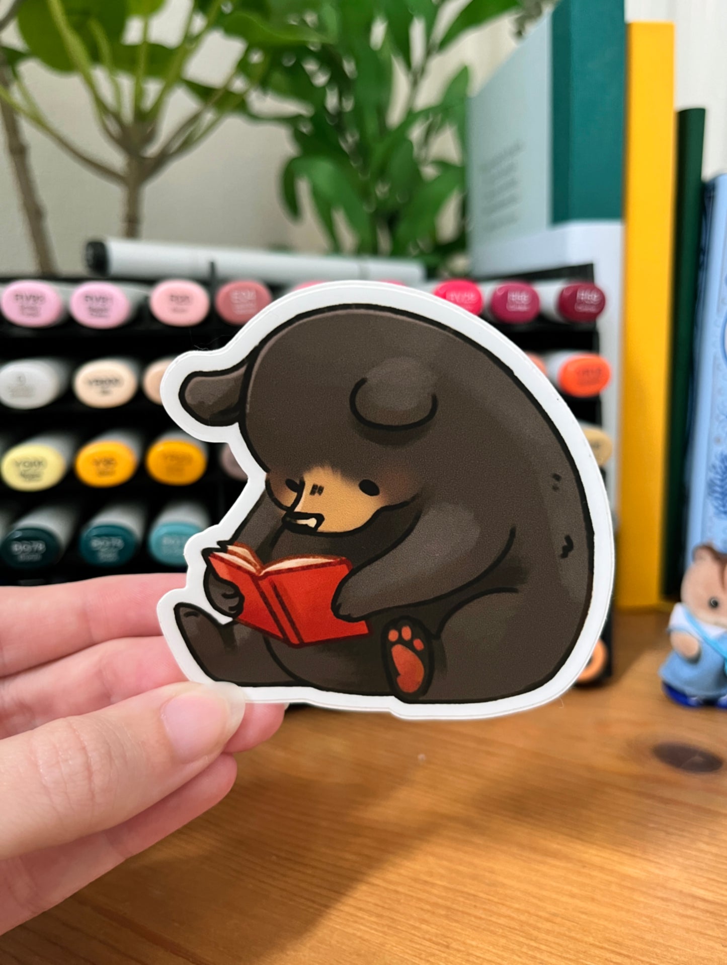 Chonky bear reading a book sticker | Matte vinyl